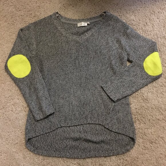 NWOT Grey Knit Drop Tail Hem Sweater With Acid Yellow Elbow Patches - Picture 11 of 16